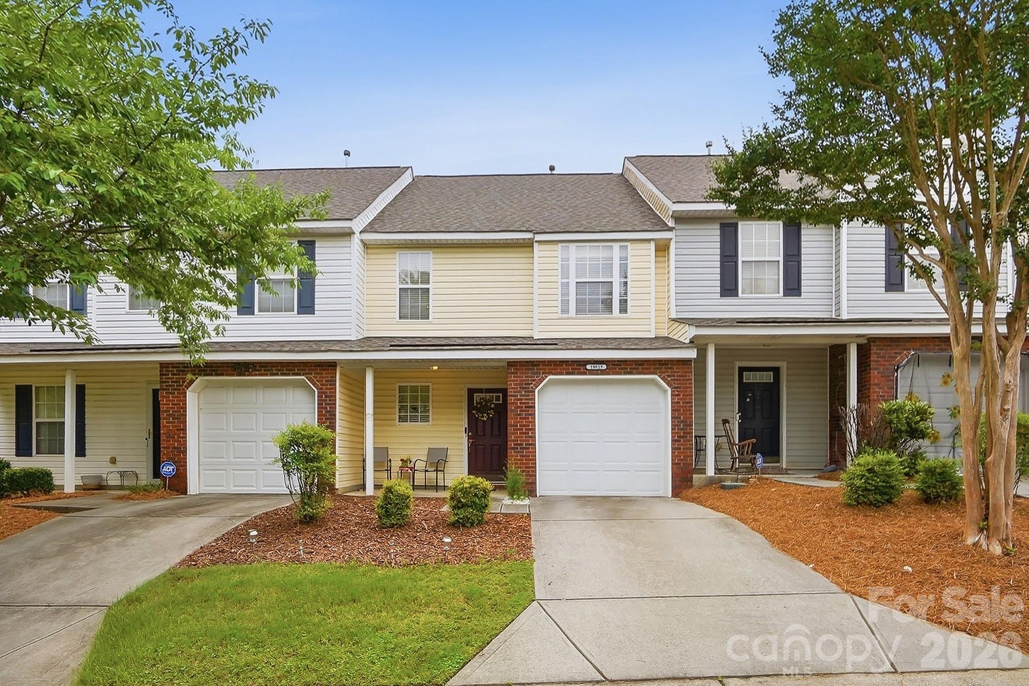 10618 Pointed Leaf Court Property Photo 1