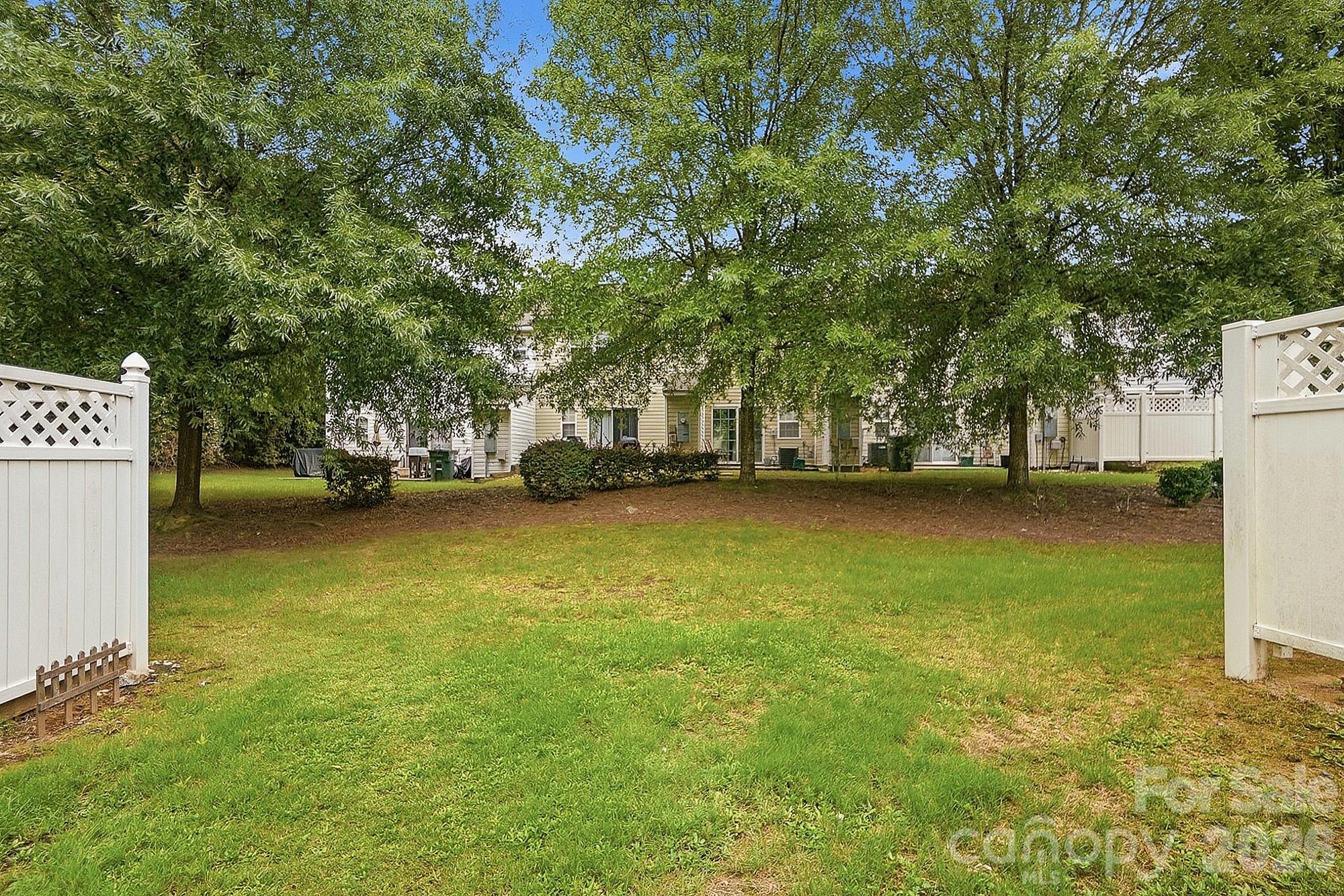 10618 Pointed Leaf Court Property Photo 20