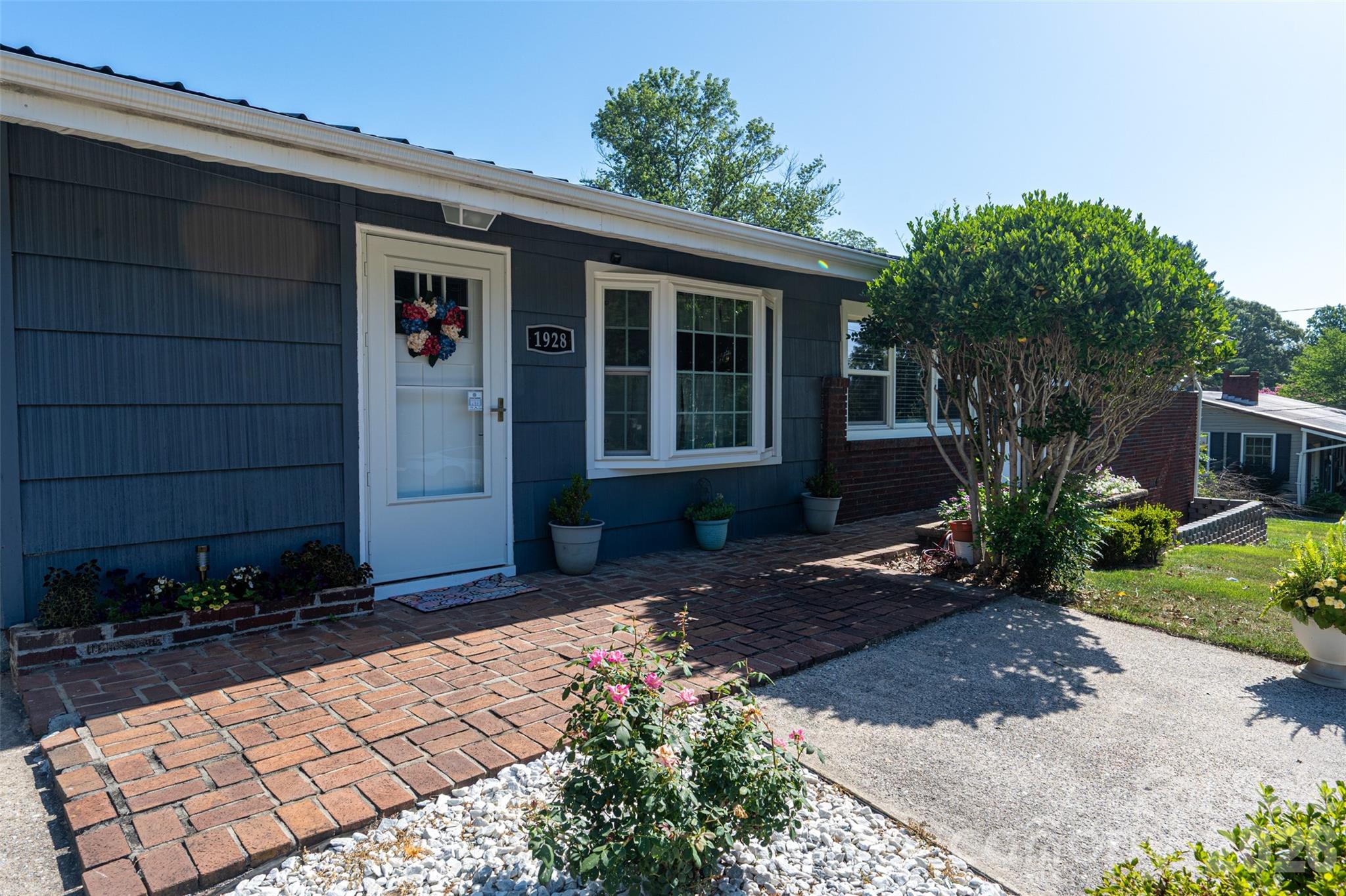 1928 Marigold Lane Property Photo 3