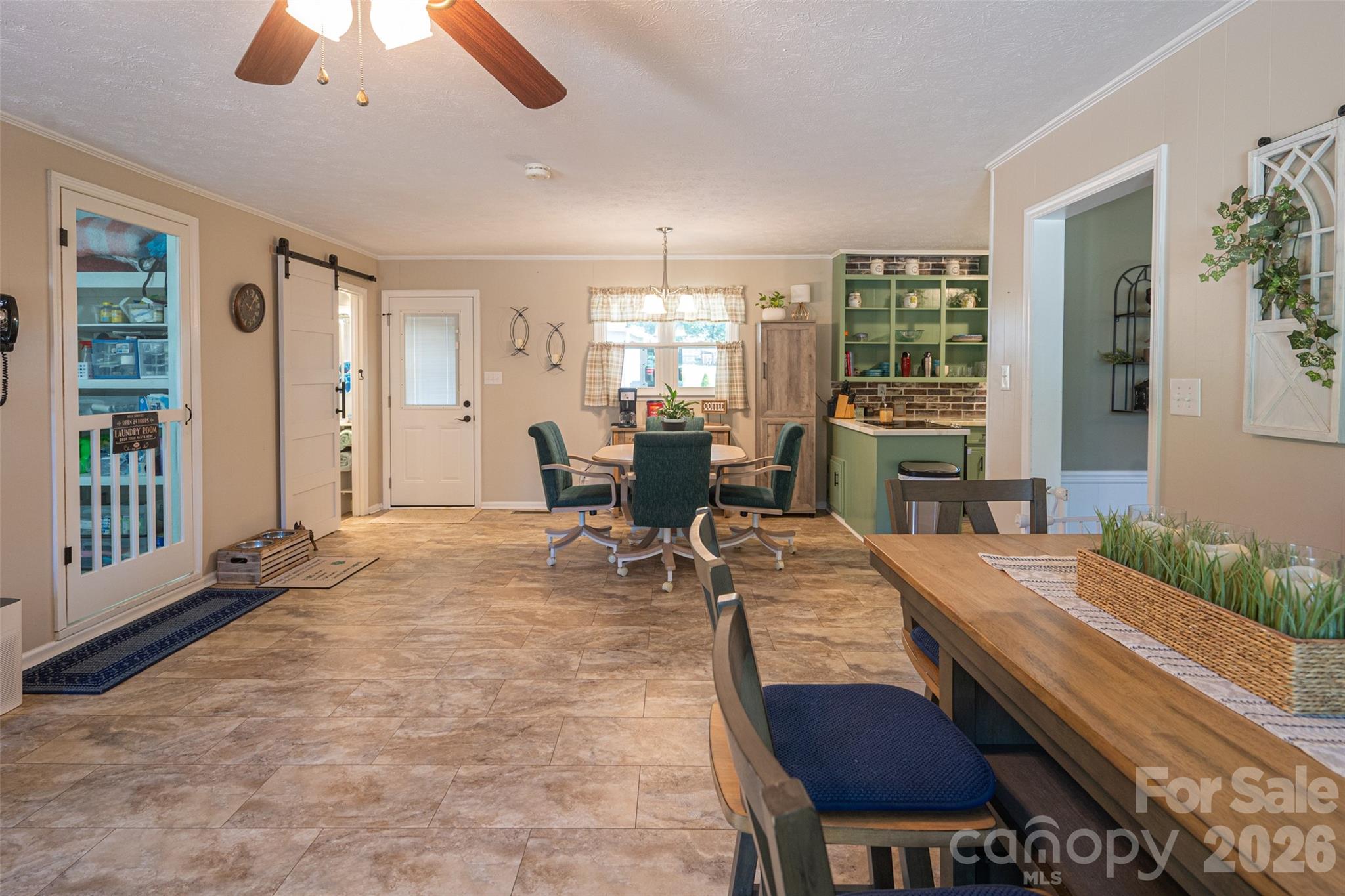 1928 Marigold Lane Property Photo 6