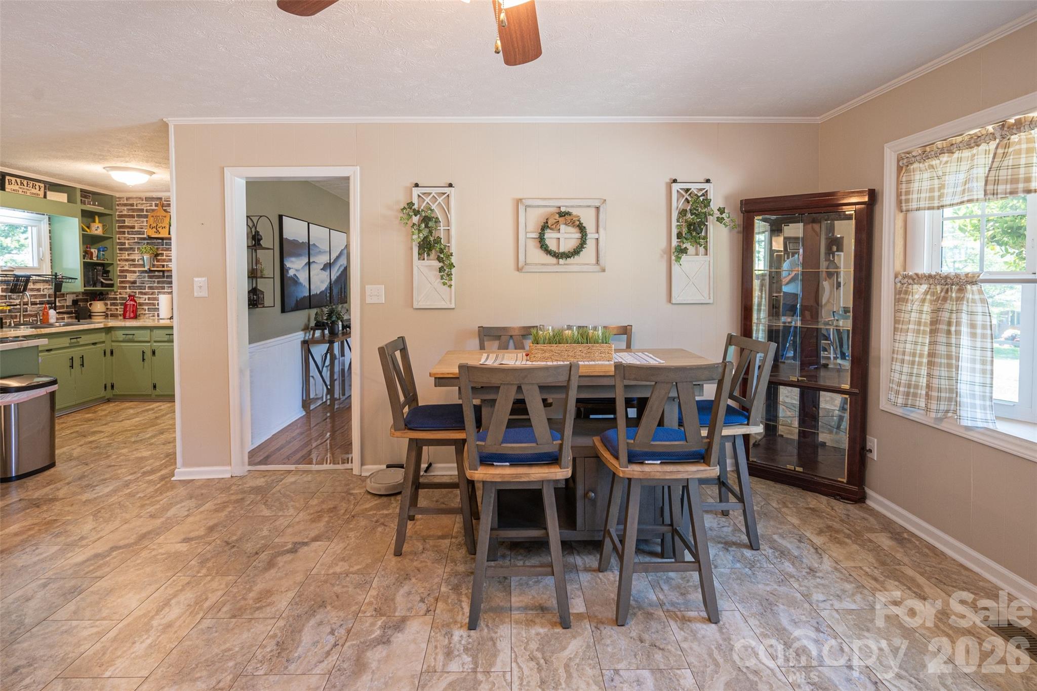 1928 Marigold Lane Property Photo 7