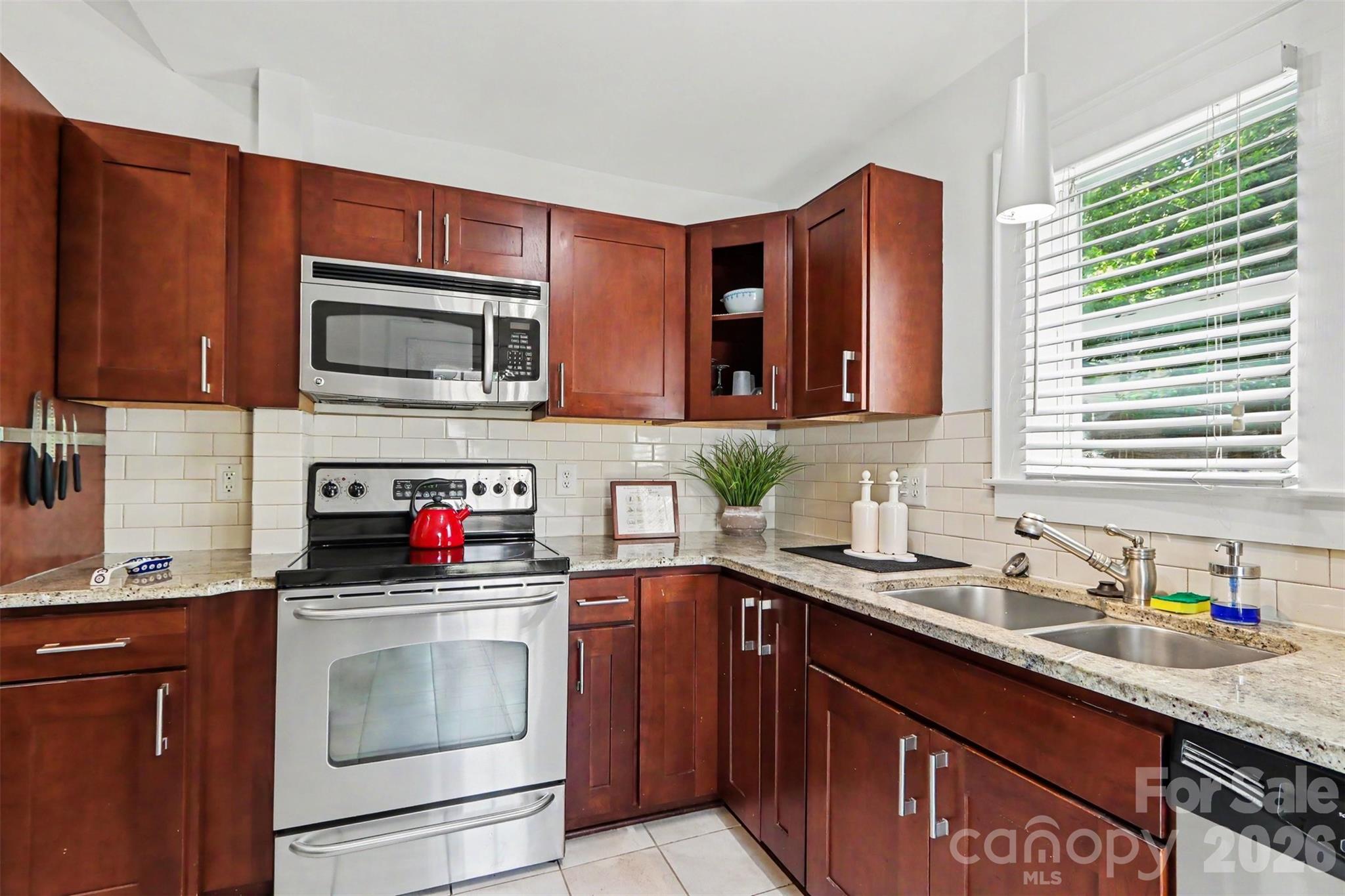 1013 Spruce Street Property Photo 8
