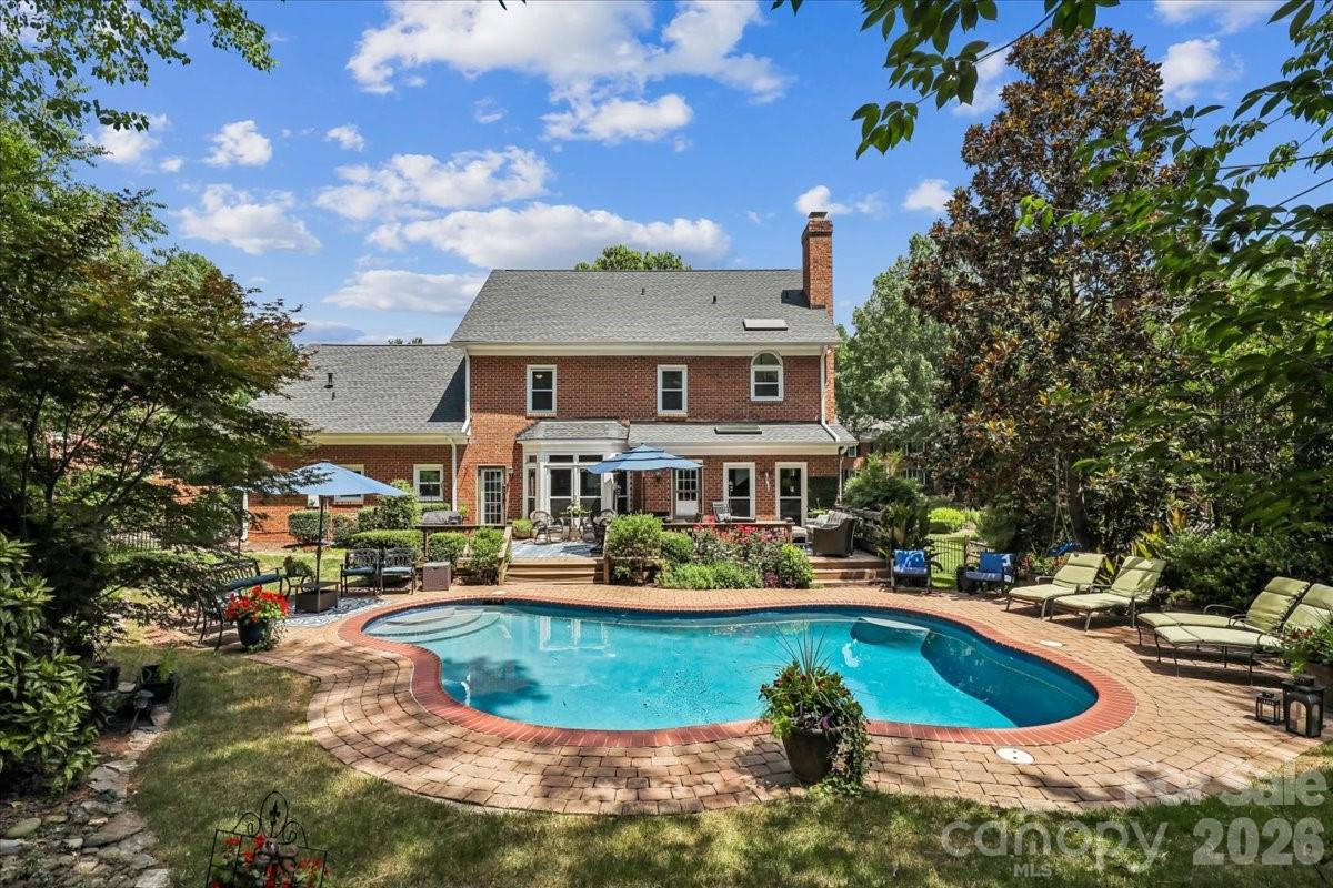 10516 Hollybrook Drive Property Photo 3