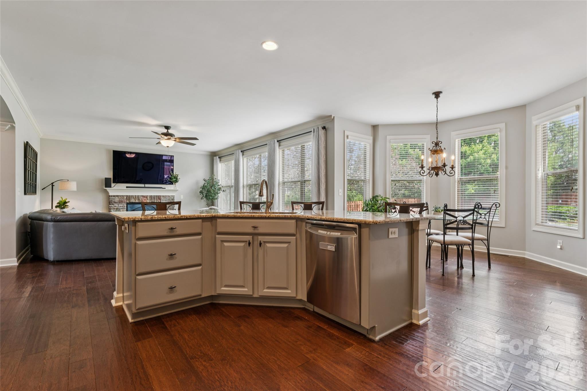 10611 Euclid Avenue Property Photo 13