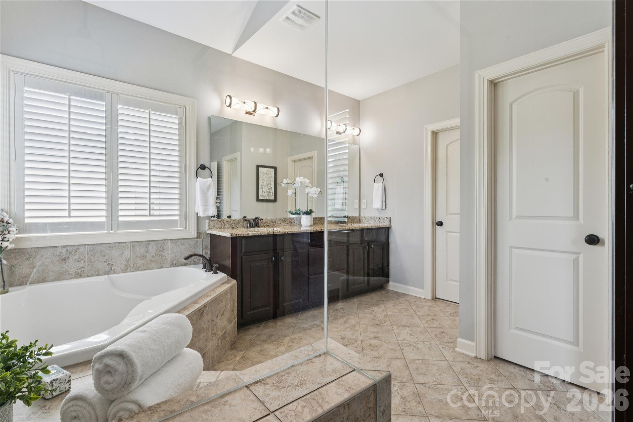 10611 Euclid Avenue Property Photo 25