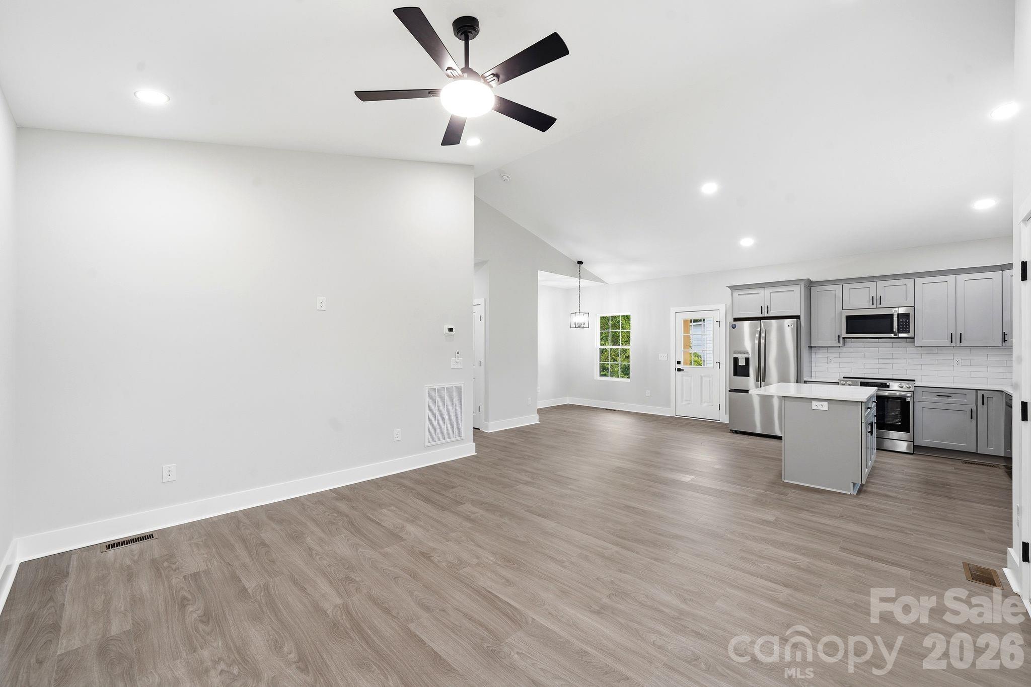 272 Hilltop Avenue Property Photo 3