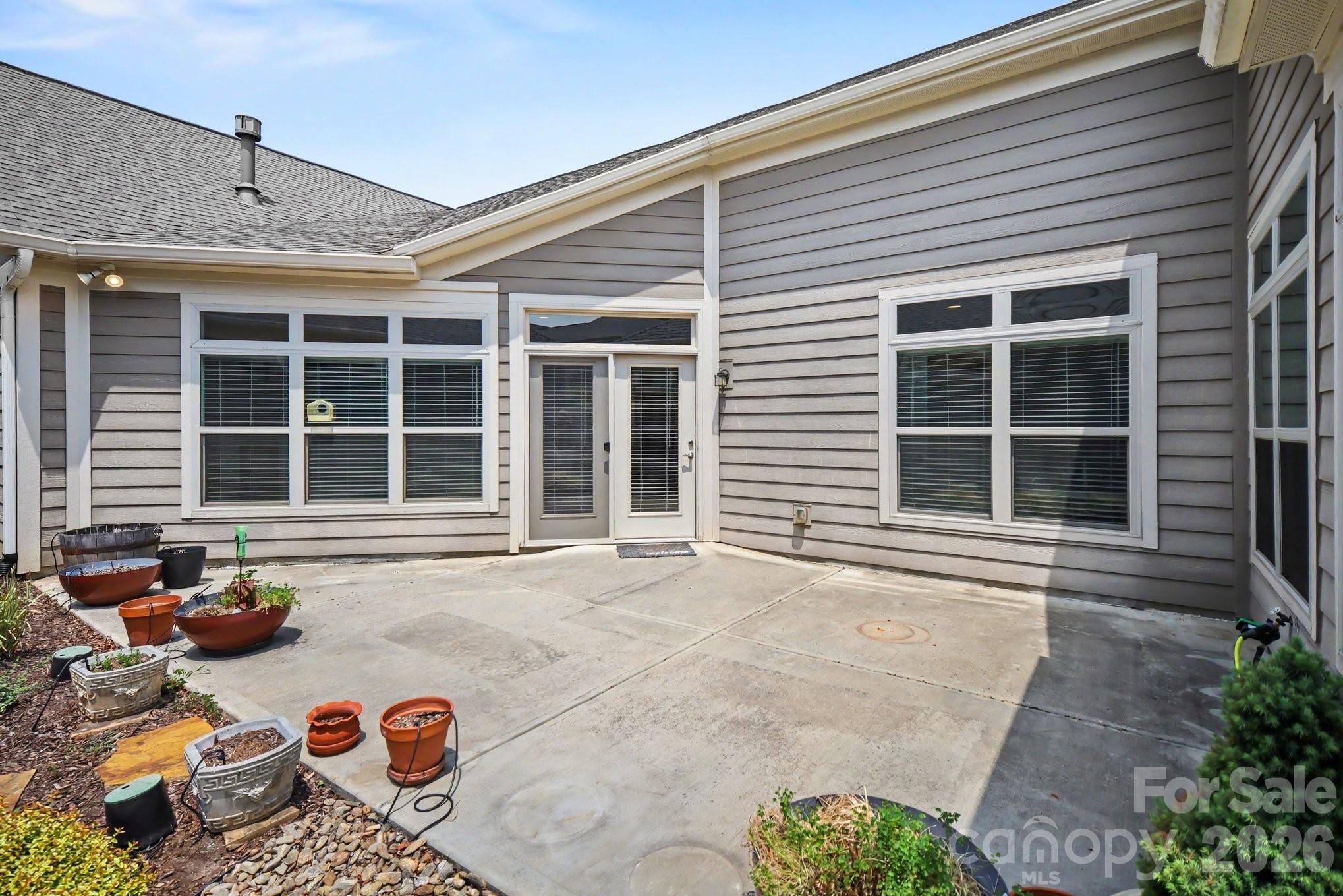 9032 Treetop Way Property Photo 4