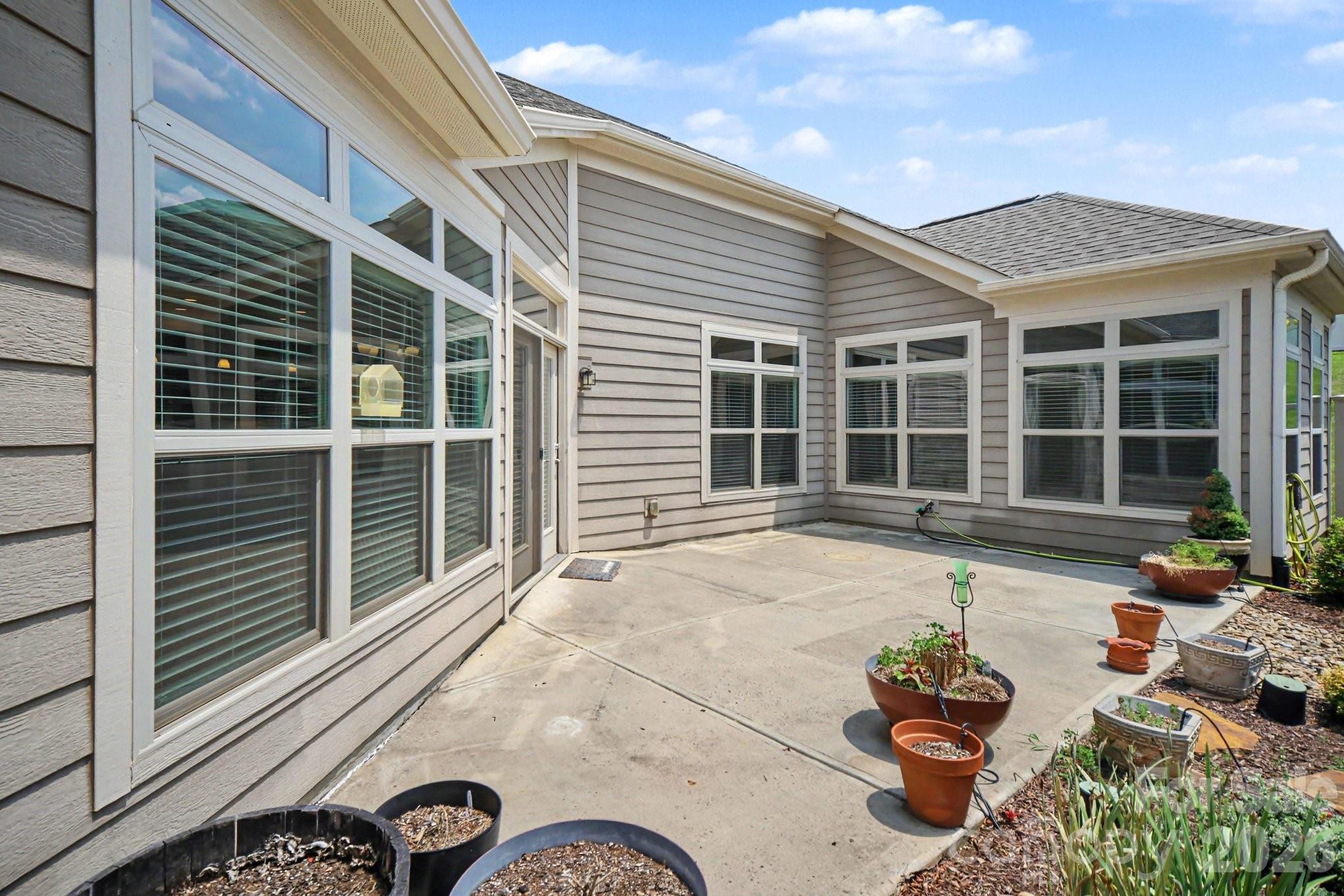 9032 Treetop Way Property Photo 5
