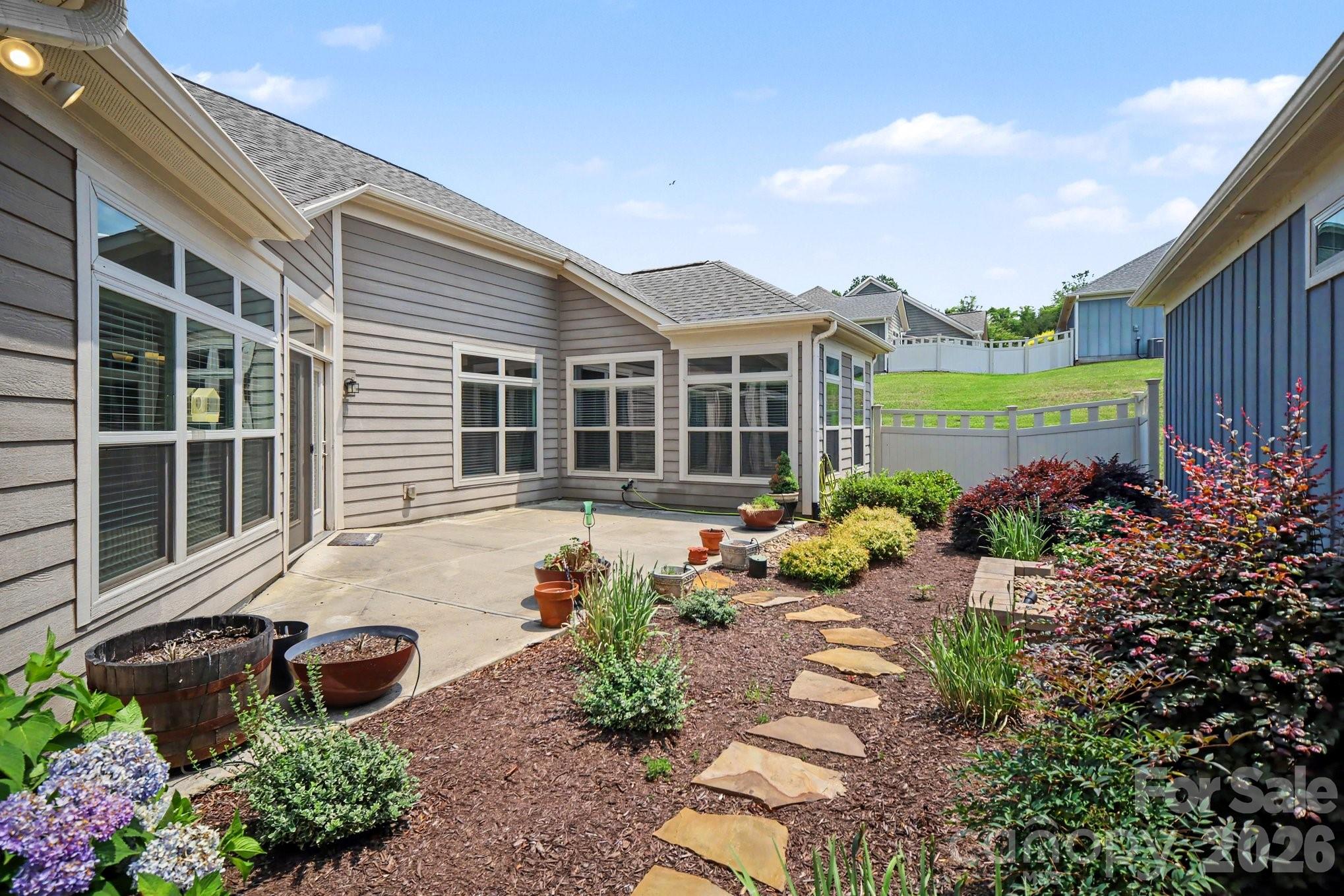 9032 Treetop Way Property Photo 6