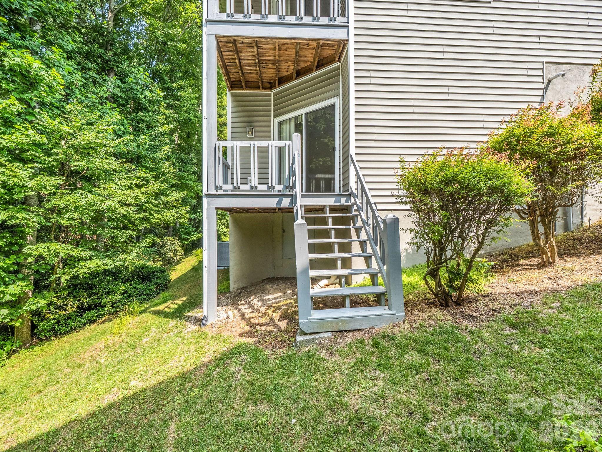 341 Laurel Park Place Property Photo 4