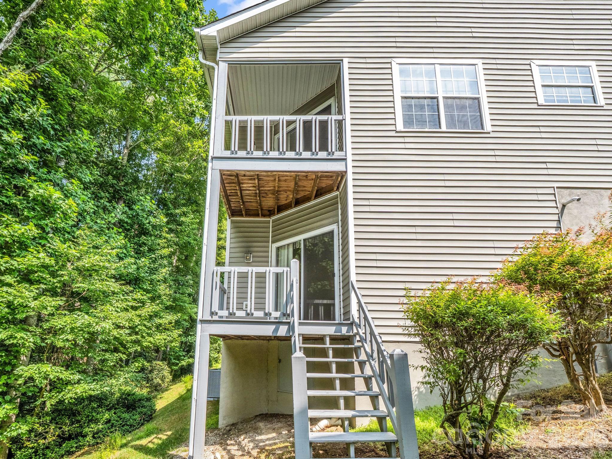 341 Laurel Park Place Property Photo 5