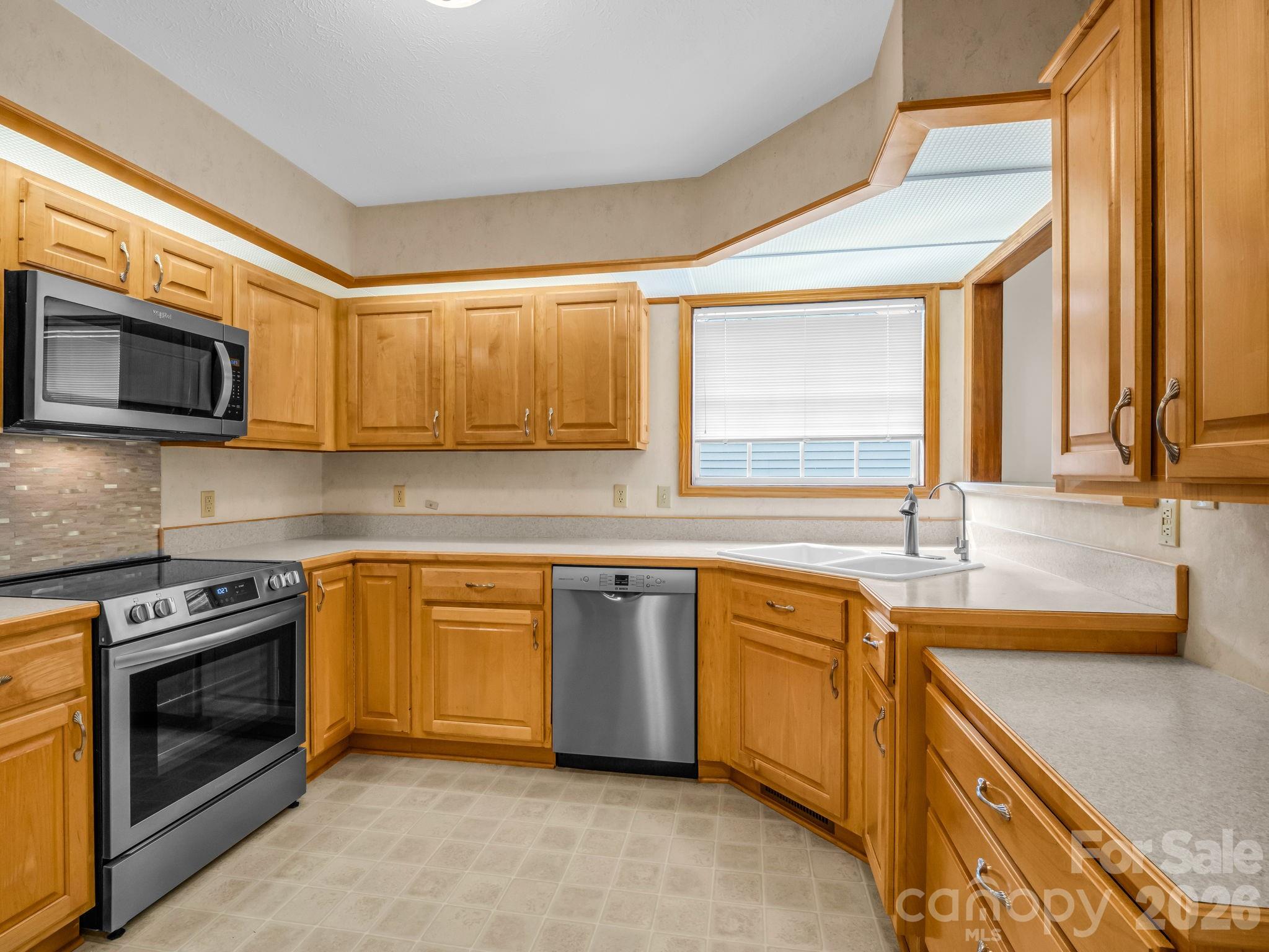 341 Laurel Park Place Property Photo 14