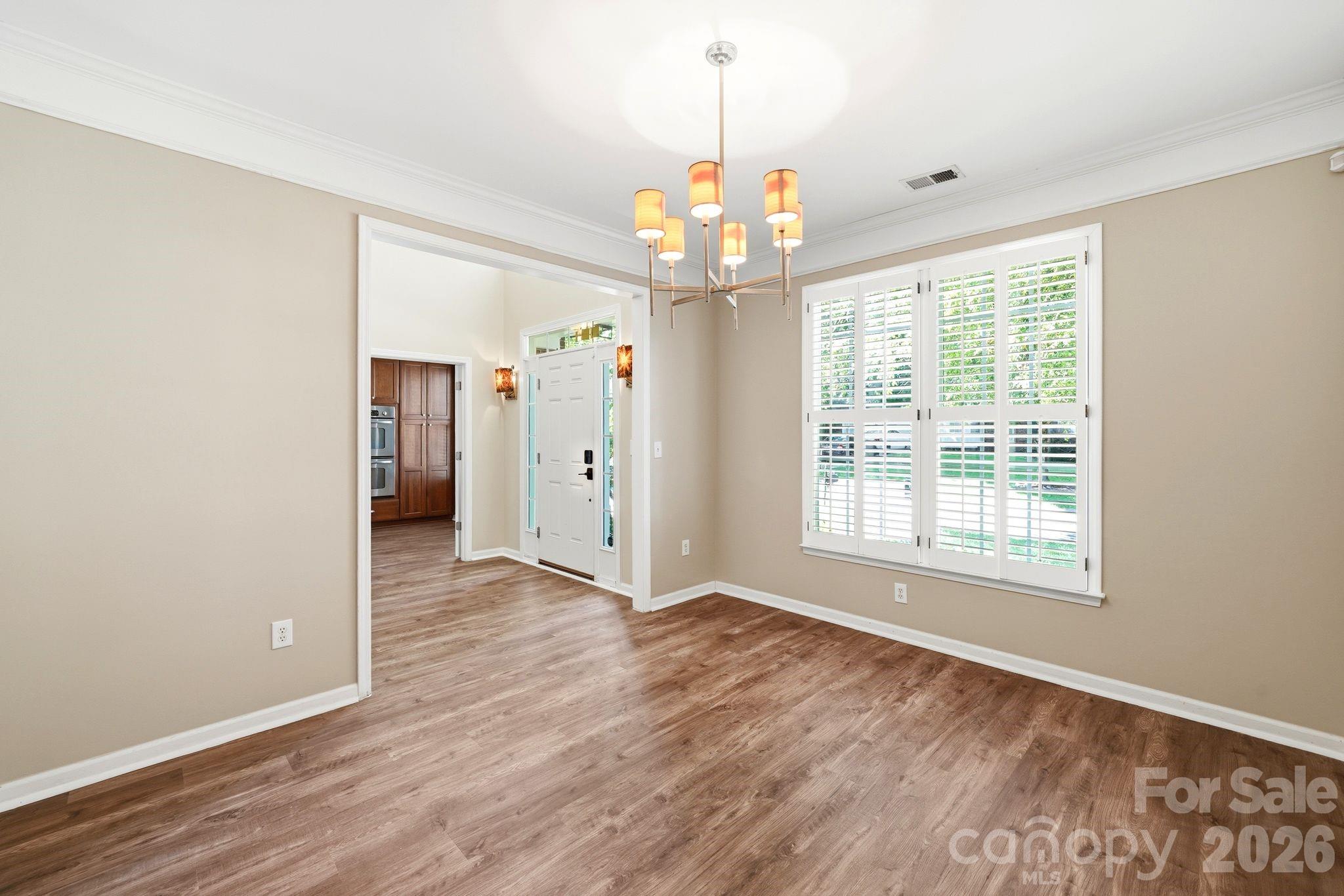 7711 Abbotsinch Court Property Photo 8