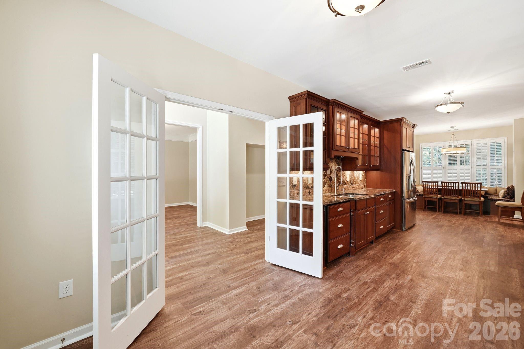 7711 Abbotsinch Court Property Photo 9