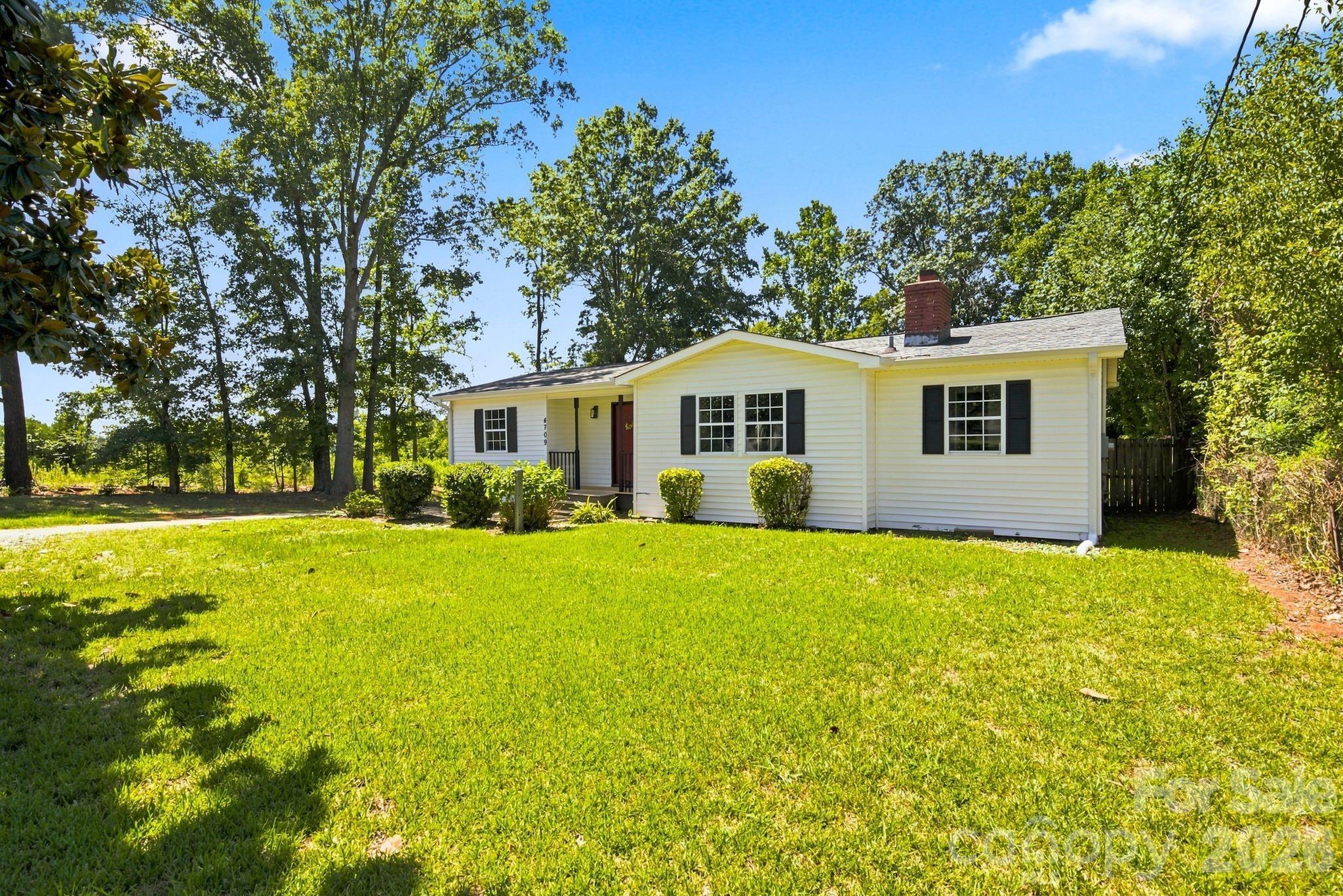 4709 Charlotte Highway Property Photo 2