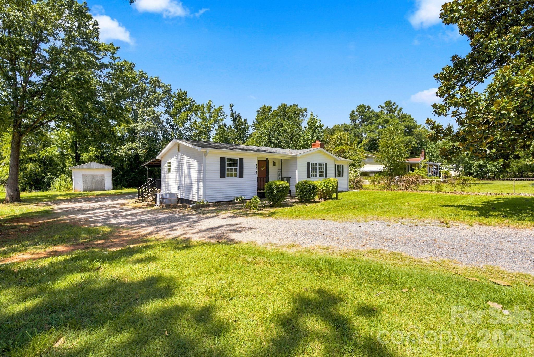 4709 Charlotte Highway Property Photo 3