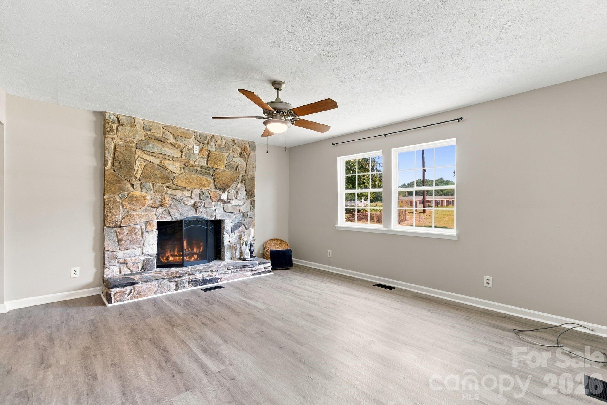 4709 Charlotte Highway Property Photo 4