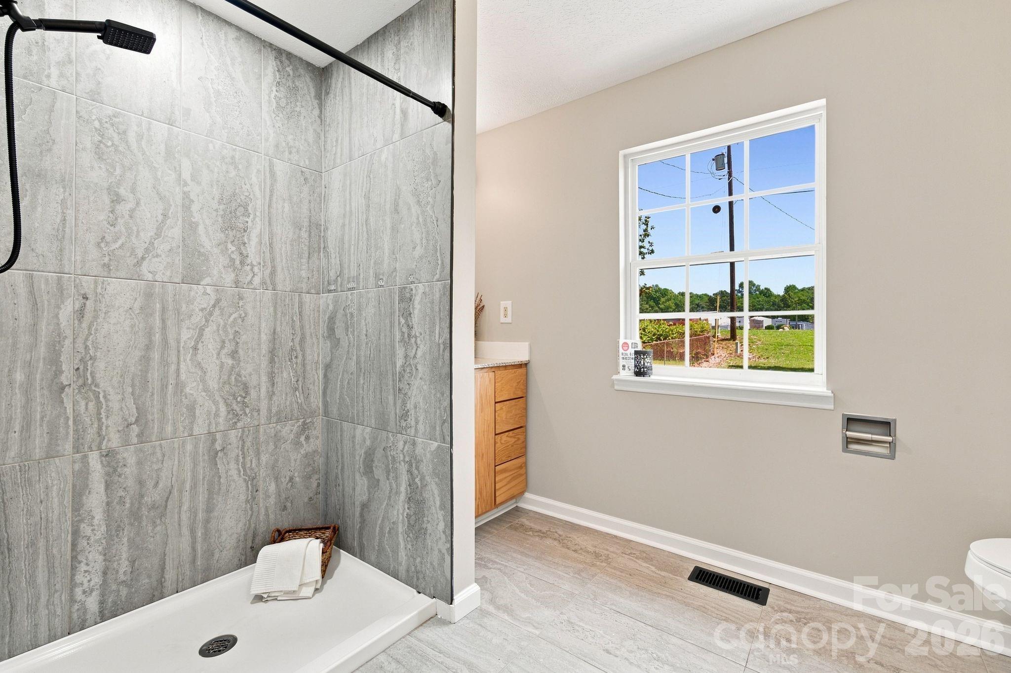 4709 Charlotte Highway Property Photo 15