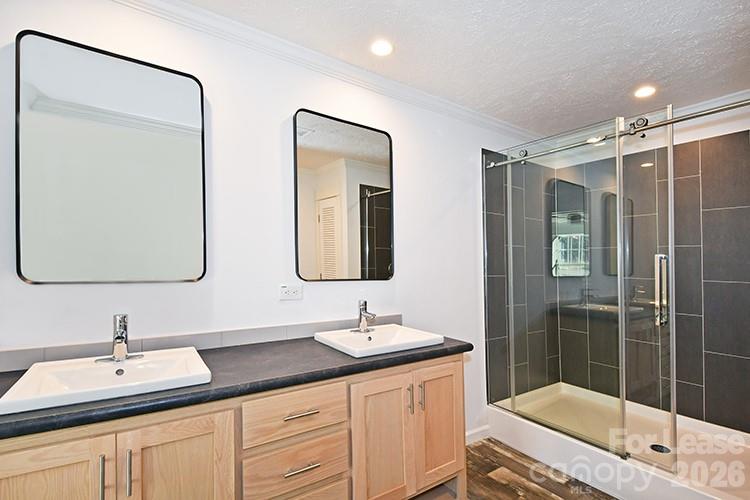 5433 King Wilkinson Road Property Photo 11