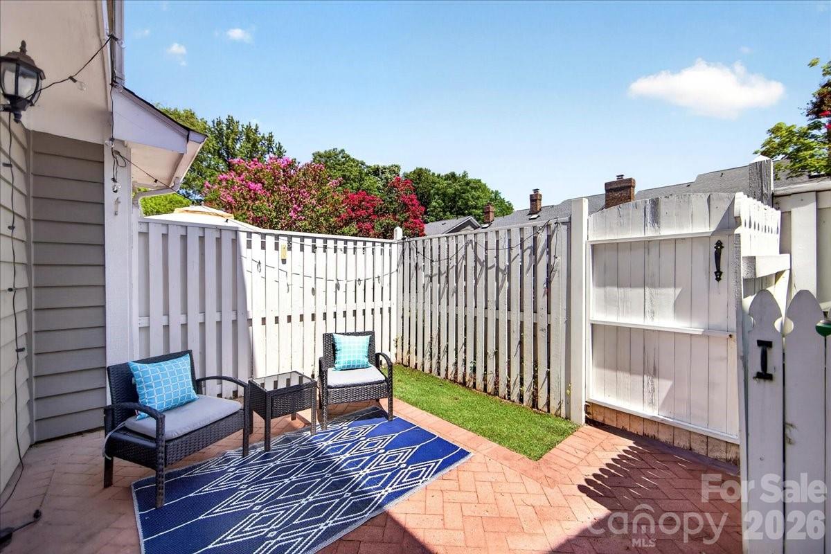 8220 Legare Court Property Photo 2