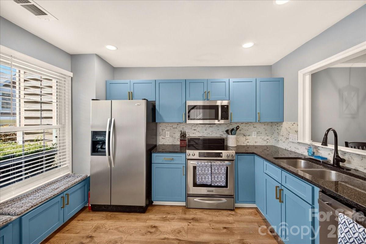 8220 Legare Court Property Photo 4
