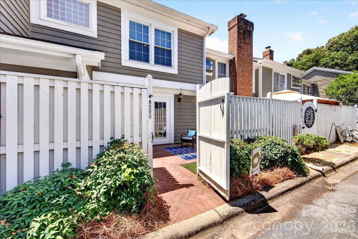 8220 Legare Court Property Photo 4