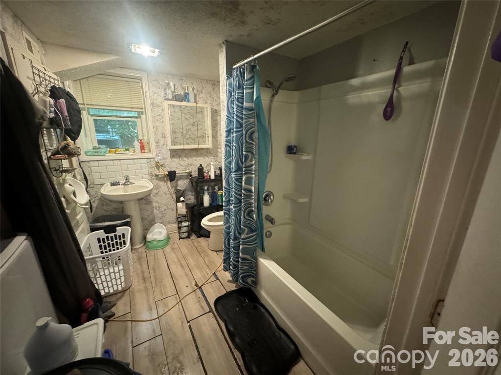 1028 Karendale Avenue Property Photo 4
