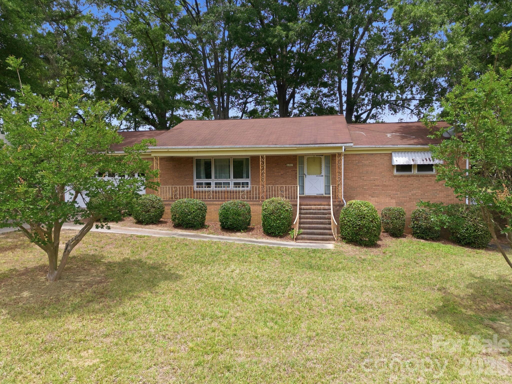 607 Ebenezer Road Property Photo 2