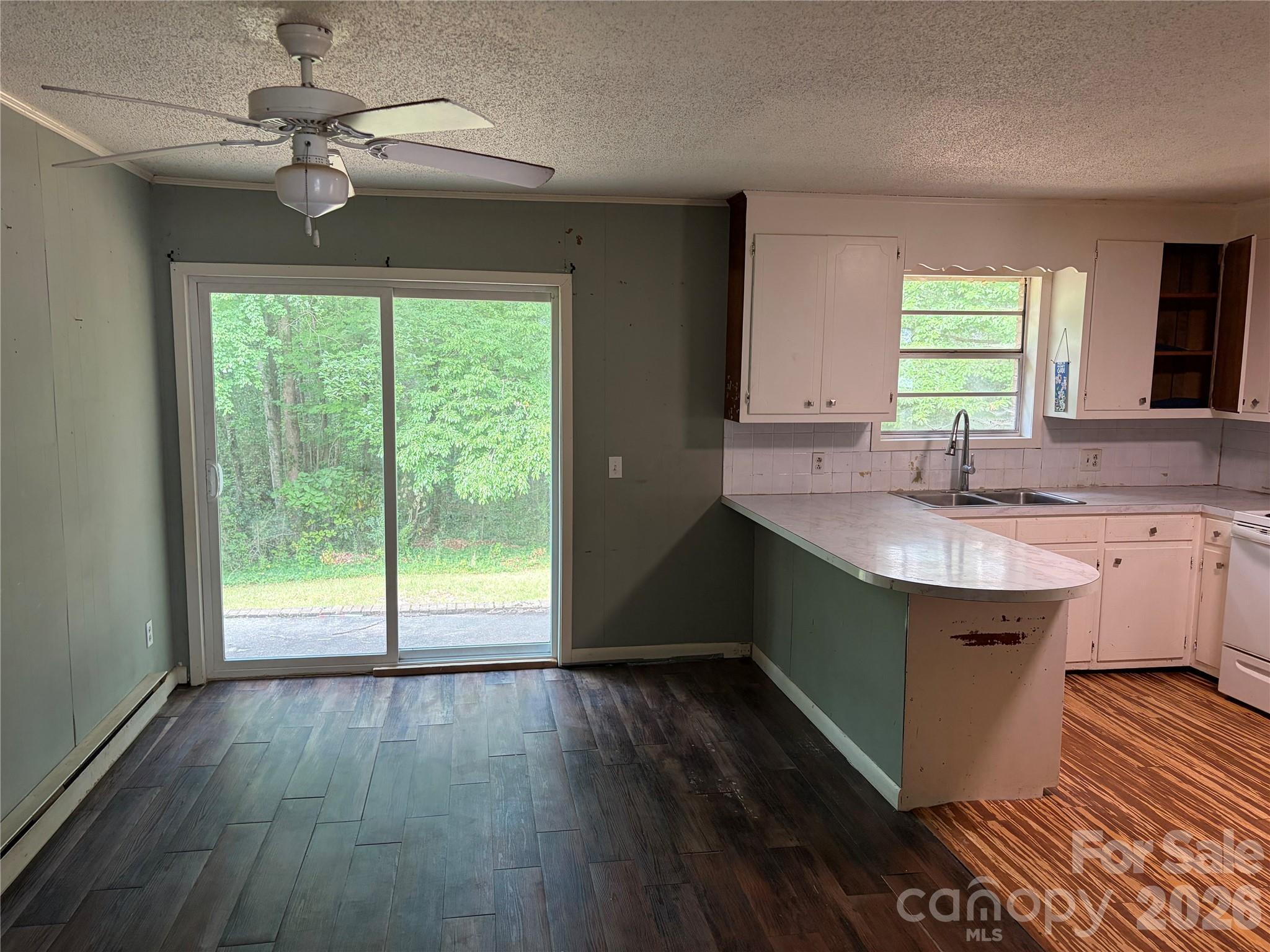 318 Shady Lane Property Photo 3
