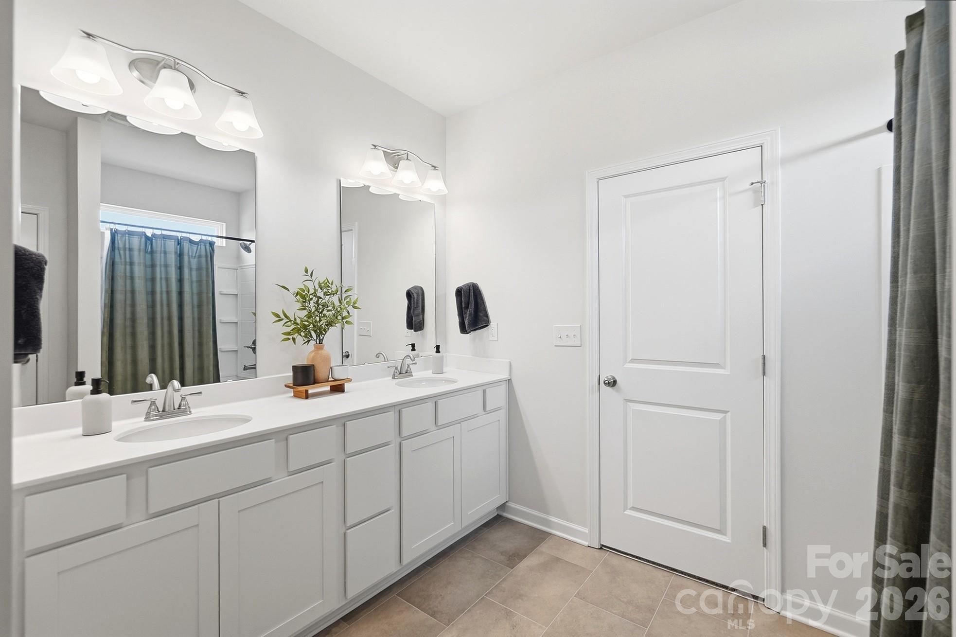 6023 Busch Way Property Photo 6