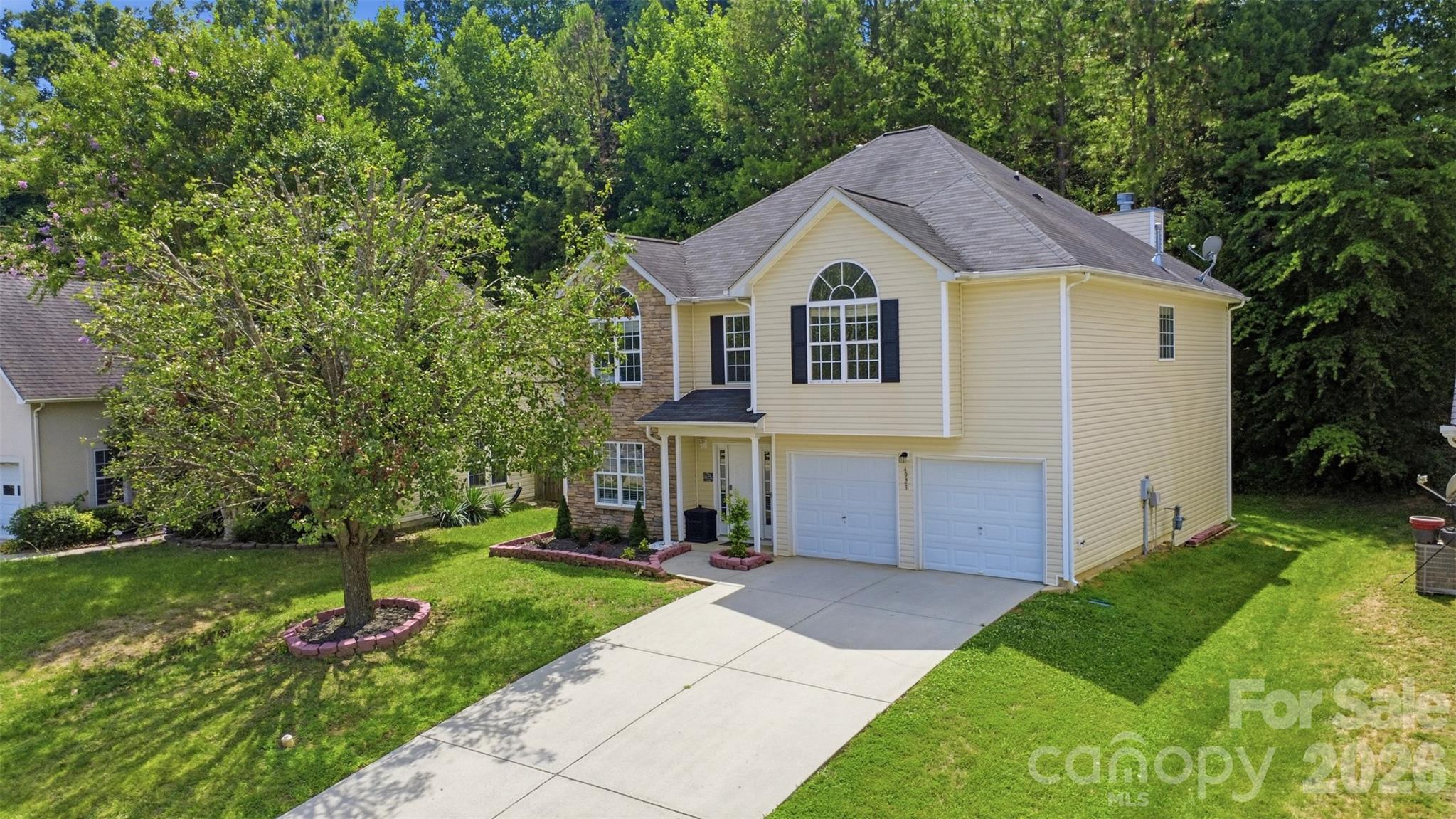 4923 Eagle Creek Drive Property Photo 2