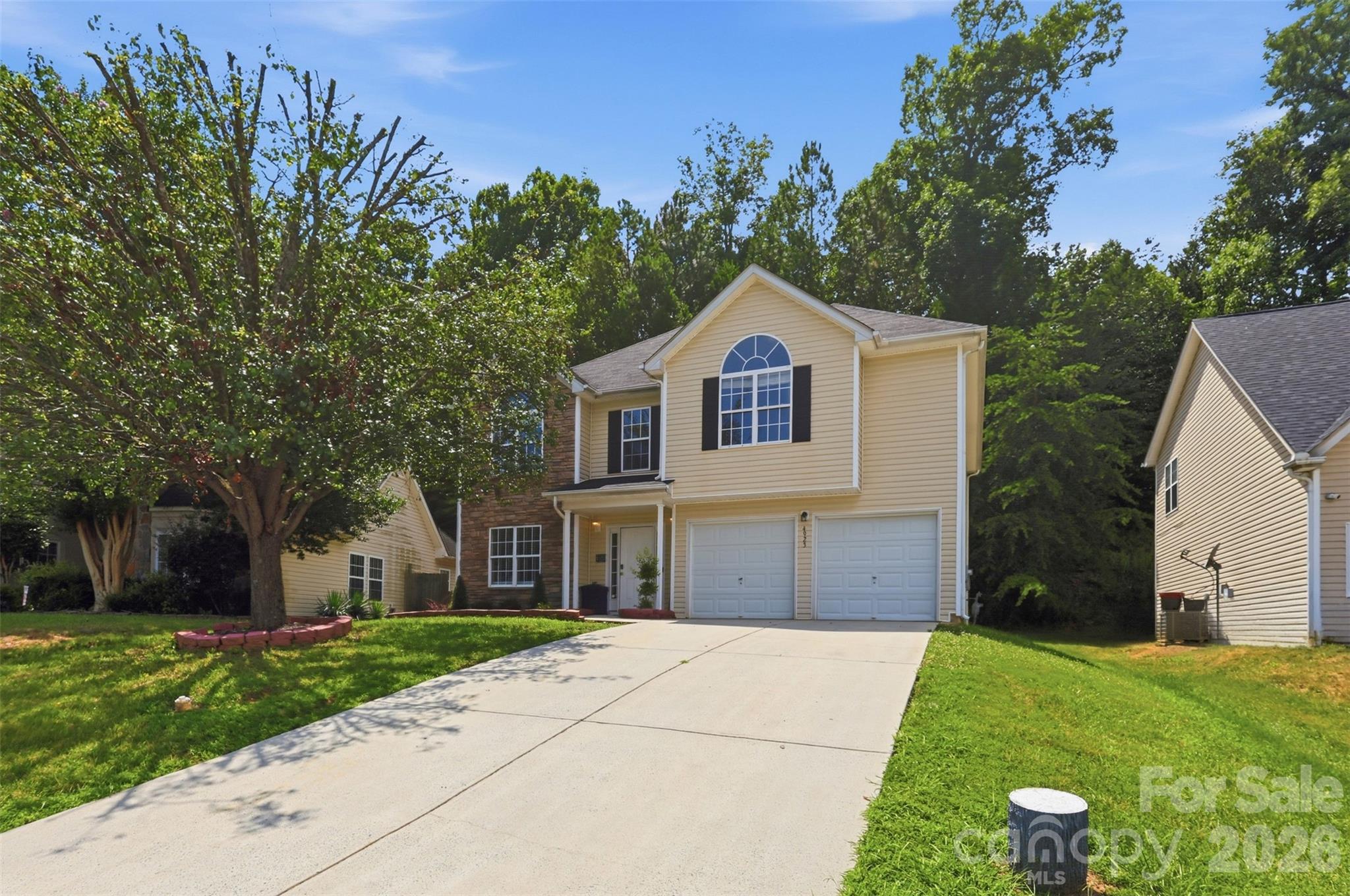 4923 Eagle Creek Drive Property Photo 4
