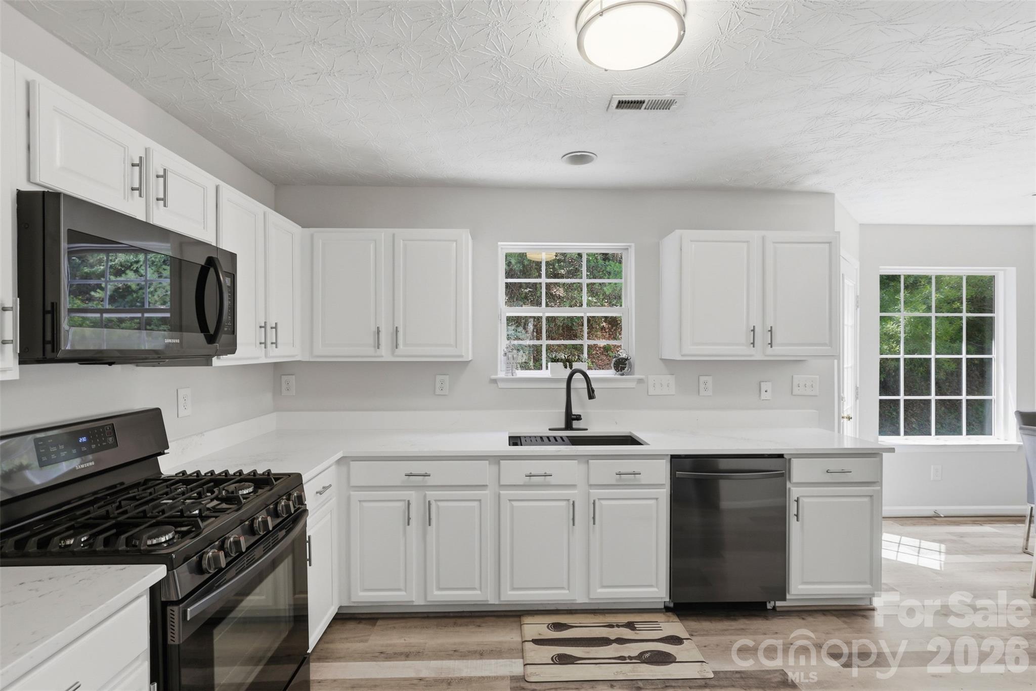 4923 Eagle Creek Drive Property Photo 11