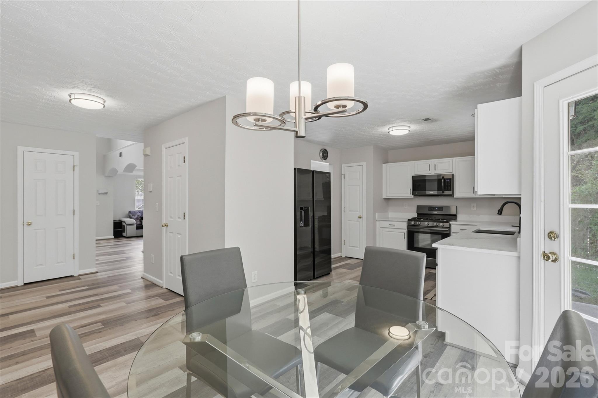 4923 Eagle Creek Drive Property Photo 14