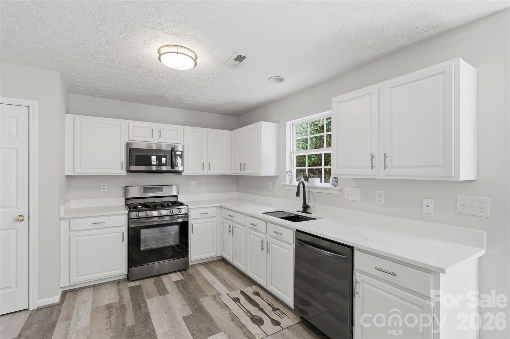4923 Eagle Creek Drive Property Photo 22