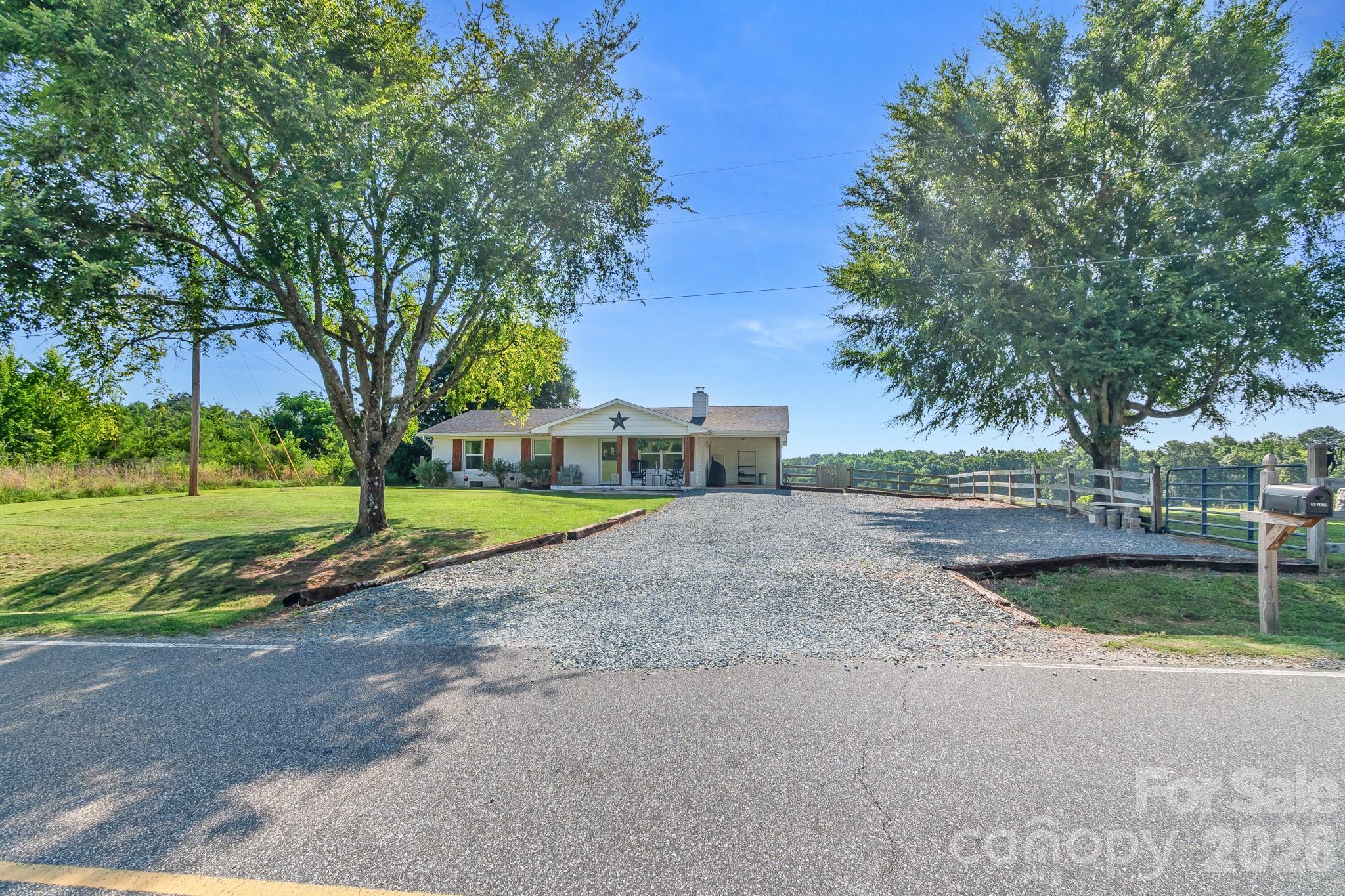 2307 Tanner Road Property Photo 2