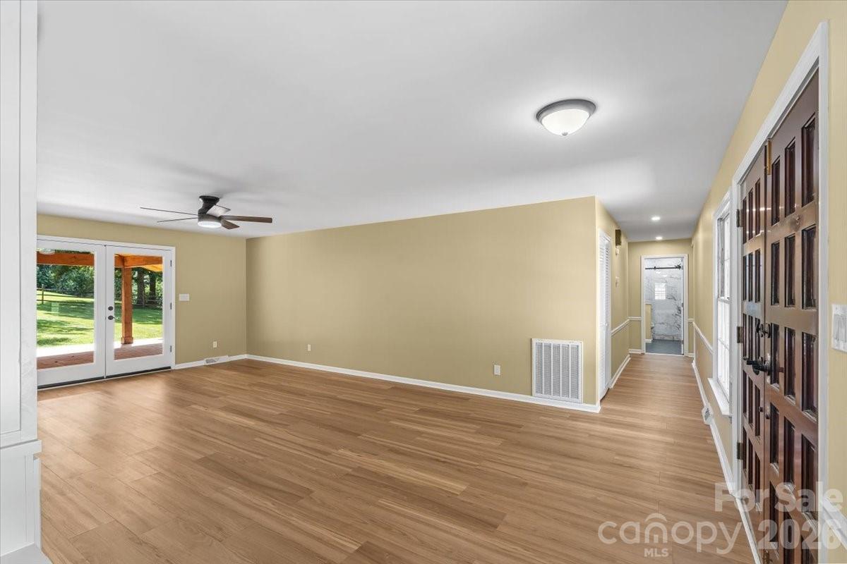4024 Wandering Lane Property Photo 4