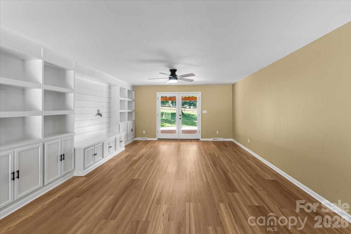 4024 Wandering Lane Property Photo 6