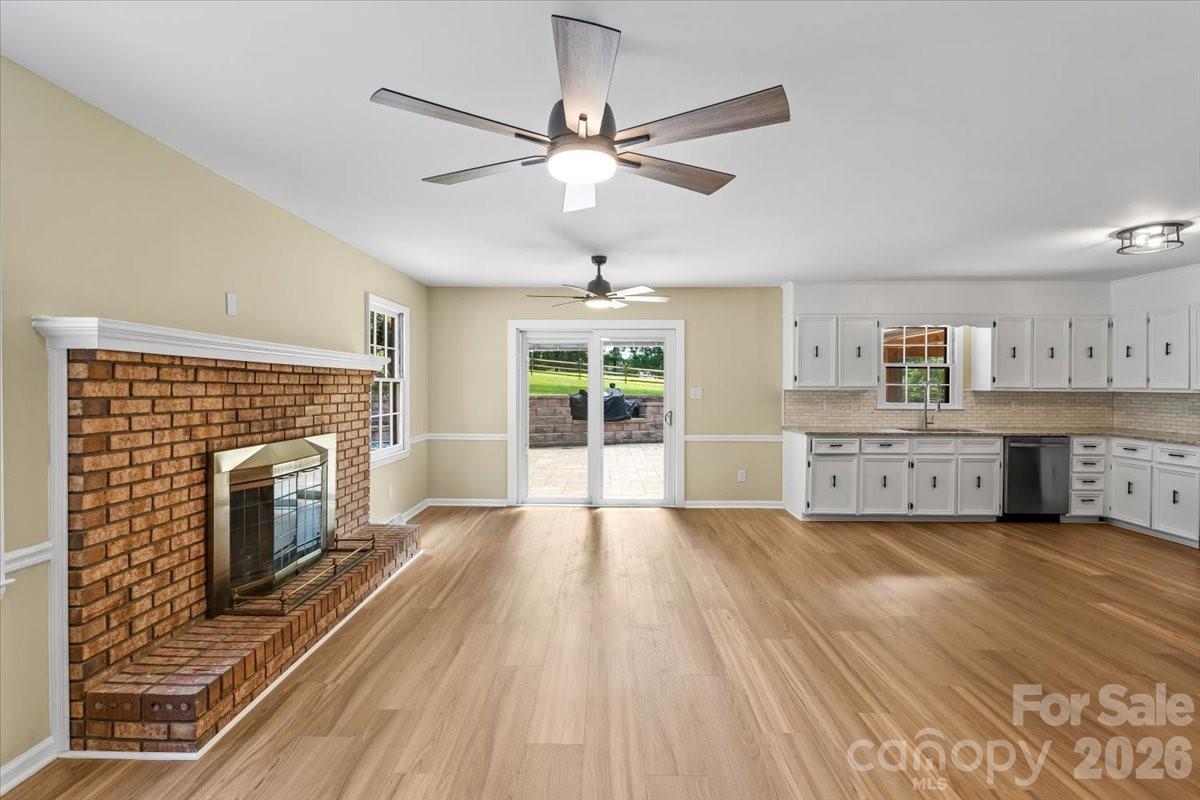 4024 Wandering Lane Property Photo 9