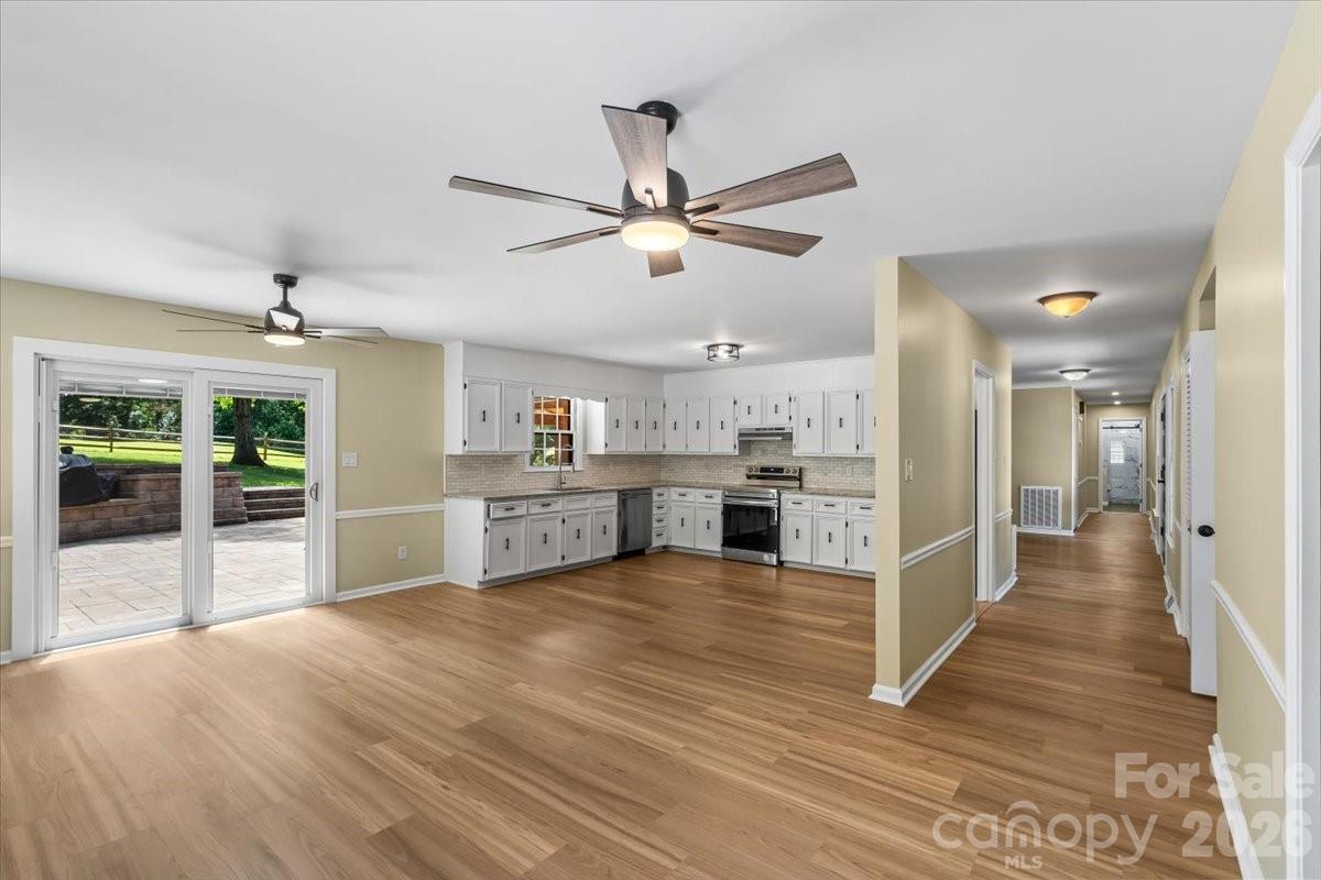 4024 Wandering Lane Property Photo 9