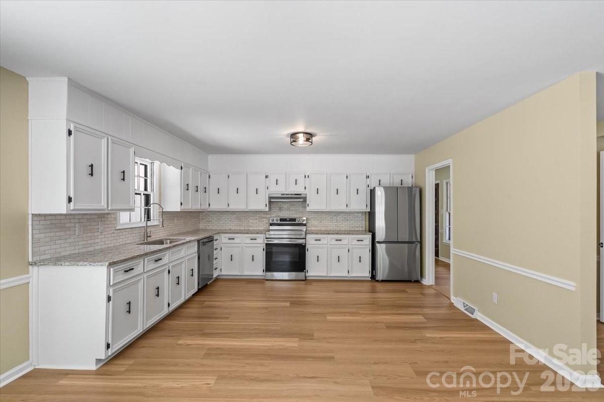 4024 Wandering Lane Property Photo 10