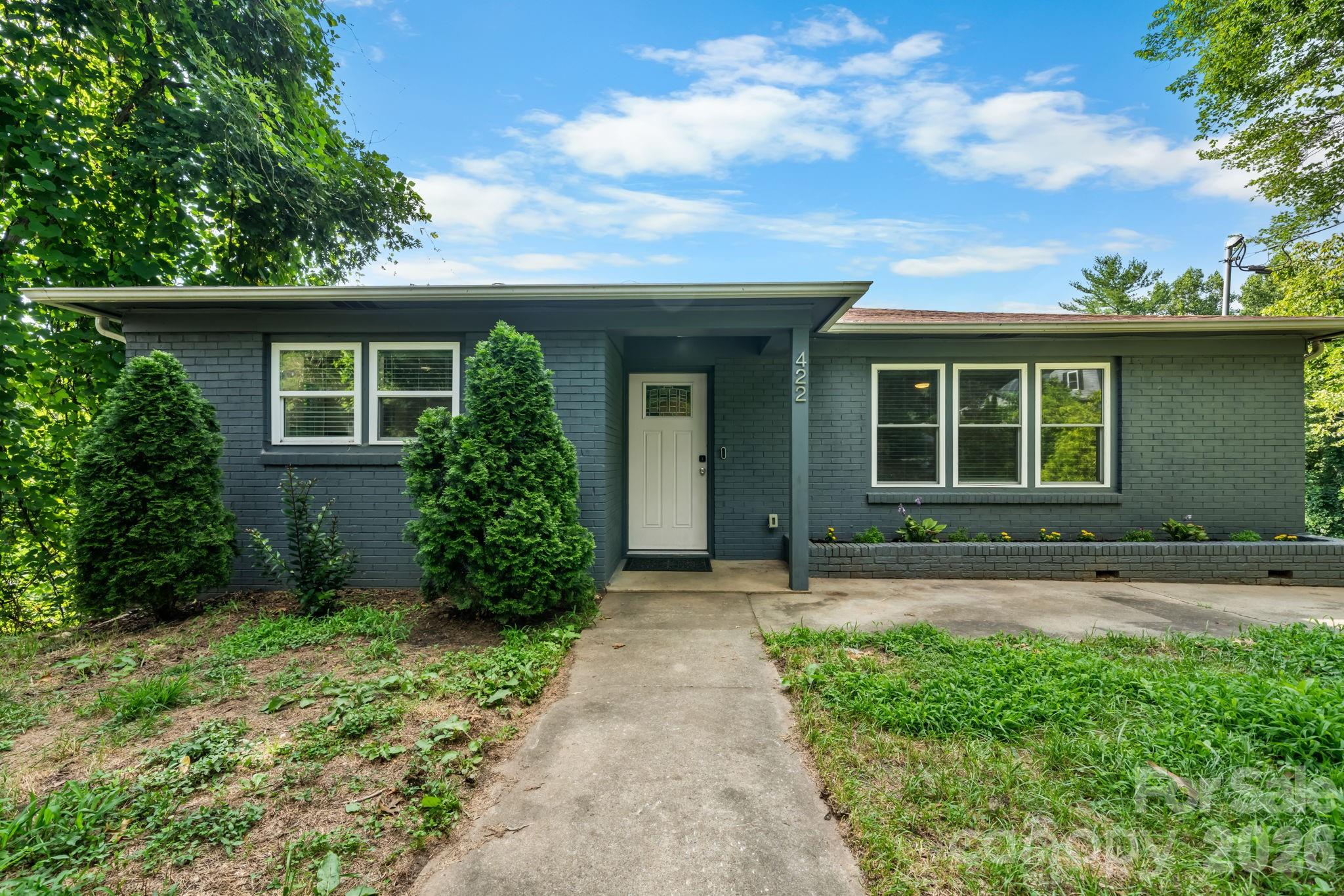 422 Arlington Circle Property Photo 1