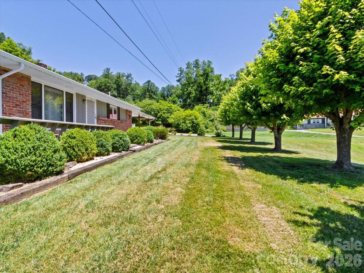 39 Hawthorne Lane Property Photo 2