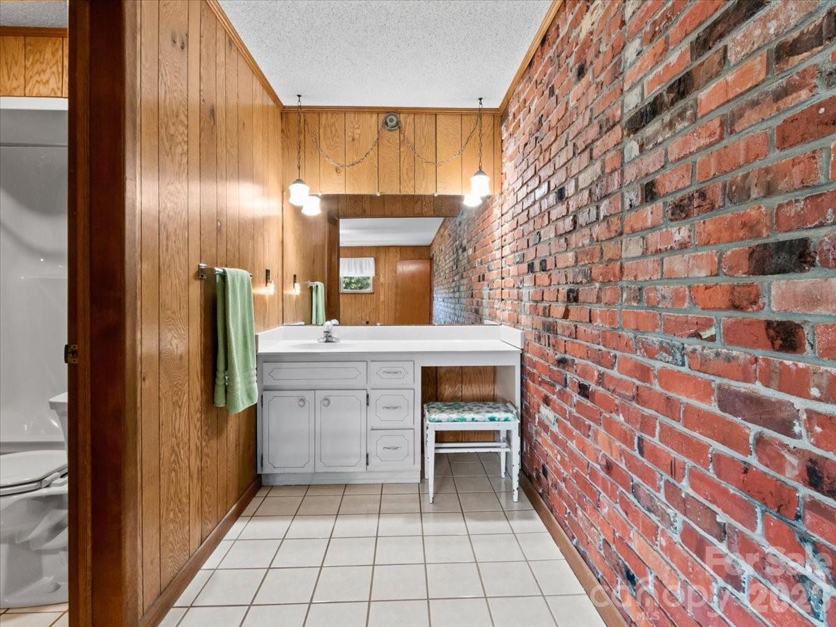 39 Hawthorne Lane Property Photo 22