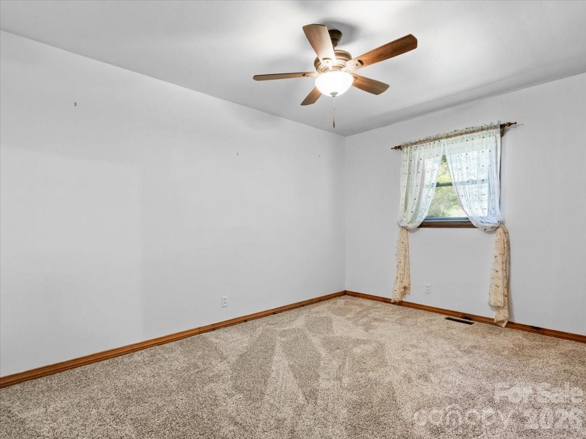 39 Hawthorne Lane Property Photo 24