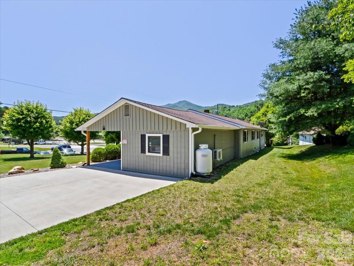 39 Hawthorne Lane Property Photo 41