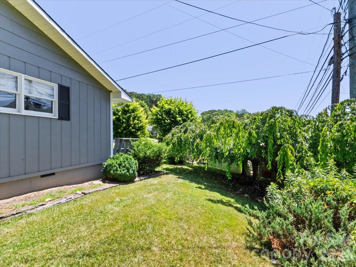39 Hawthorne Lane Property Photo 43