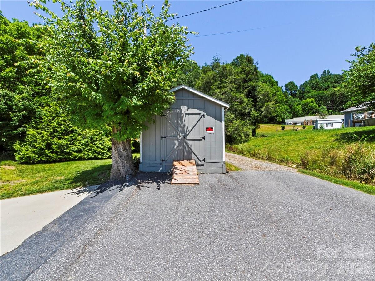 39 Hawthorne Lane Property Photo 44