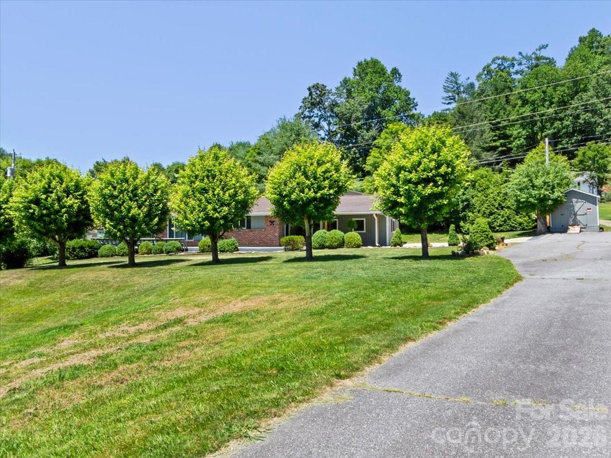 39 Hawthorne Lane Property Photo 45