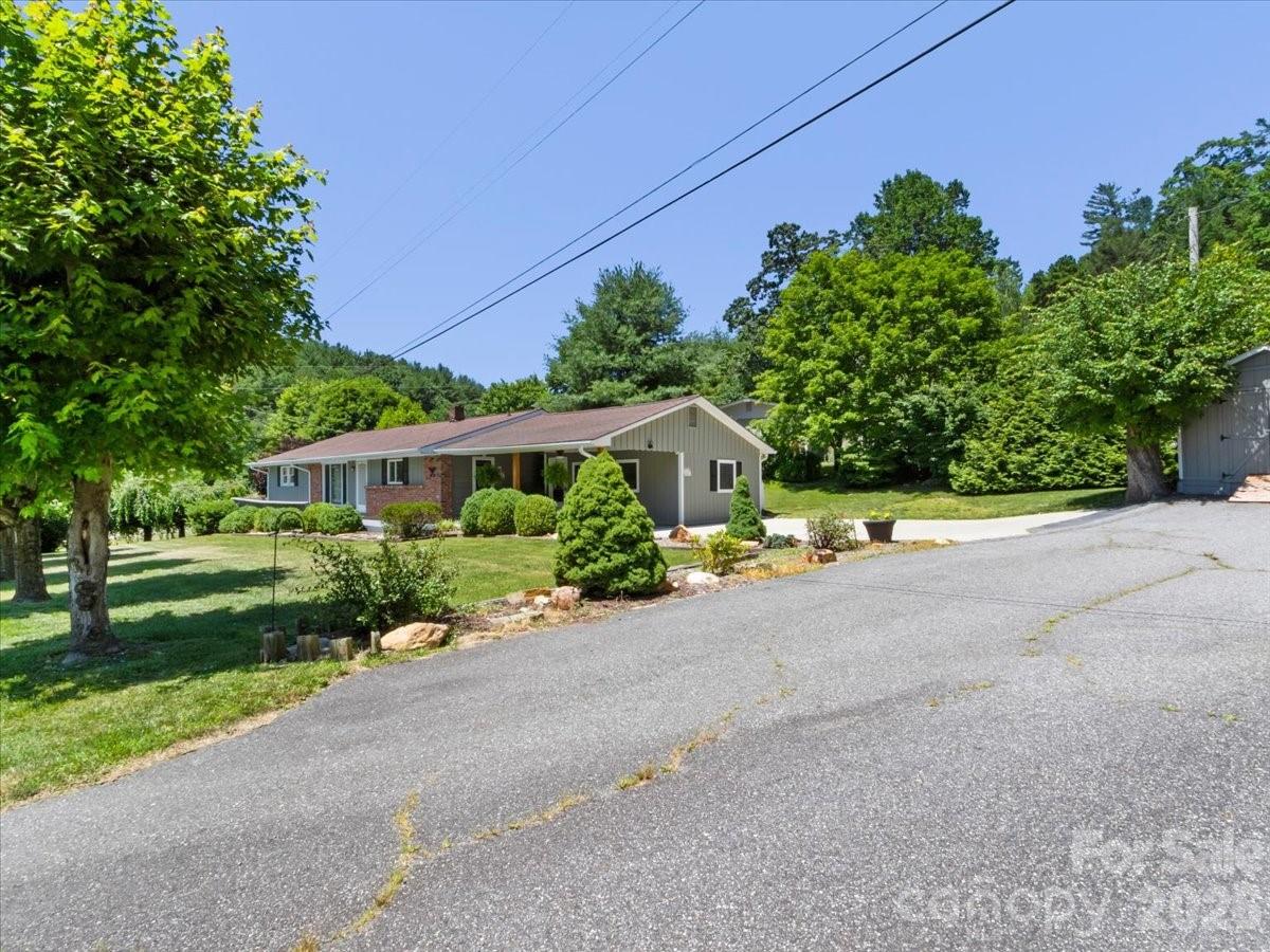 39 Hawthorne Lane Property Photo 46